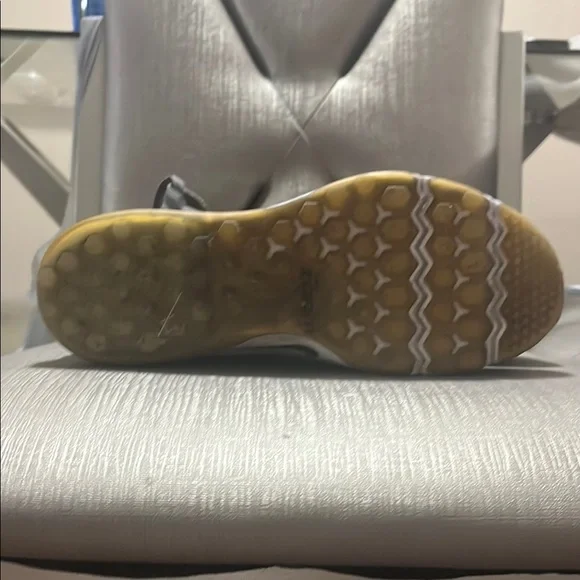 Nike Men's Gray Running Shoes - Picture 7 of 8